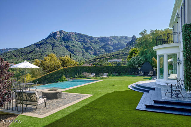 508 W Stafford Road, Thousand Oaks CA: https://media.crmls.org/mediaz/dcc7e591-d19b-4f75-a376-6e7f1820e01b.jpg