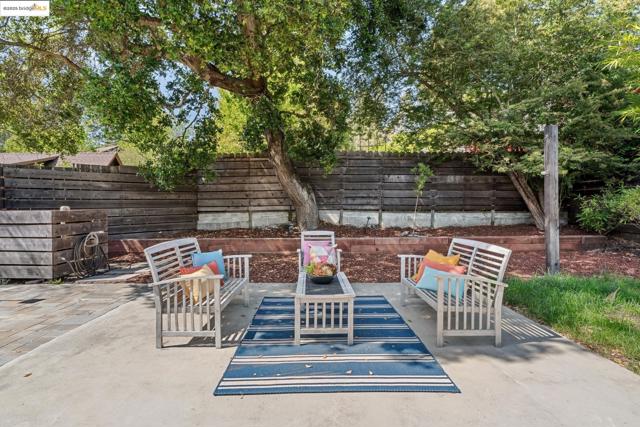 2847 Shasta Rd, Berkeley CA: https://media.crmls.org/mediaz/dcc7e76d-7b9a-4297-847a-77efa3ef5fde.jpg