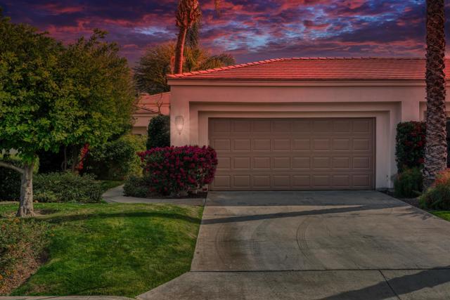 54564 Oak Tree, La Quinta CA: https://media.crmls.org/mediaz/dcc7f89e-7dd2-4169-a281-551bba053ff3.jpg