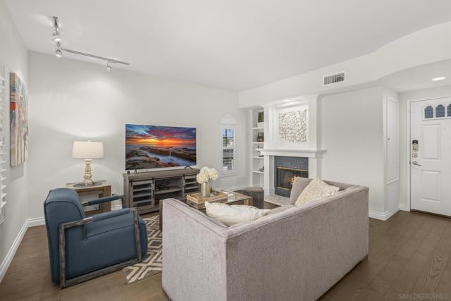 8595 Via Mallorca, La Jolla CA: https://media.crmls.org/mediaz/dcc856a0-3893-4dad-9d6e-1da461dd8a81.jpg