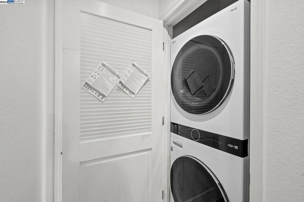 https://media.crmls.org/mediaz/dcc871e1-0537-4b9c-a99f-2b4b9abd21fe.jpg?preset=X-Large
