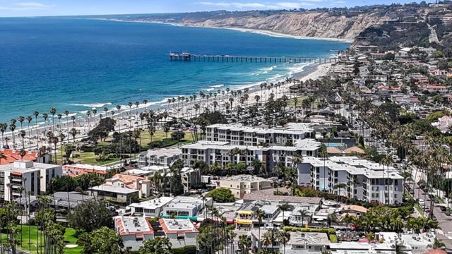 8121 Camino Del Sol, La Jolla CA: https://media.crmls.org/mediaz/dcc87472-9851-42bd-8e25-a01c4a5e0efe.jpg