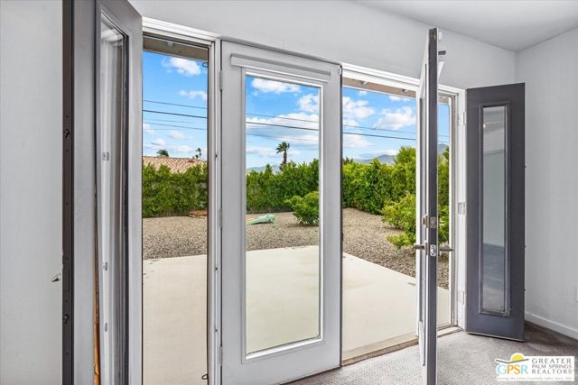 3121 E Ventura Road, Palm Springs CA: https://media.crmls.org/mediaz/dcc8a95e-8900-4346-8b96-d4e7fbfb086f.jpg