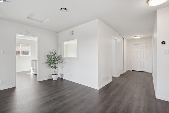 1165 Amend St, Pinole CA: https://media.crmls.org/mediaz/dcc8afd2-6567-43d5-96cc-782724fa1060.jpg