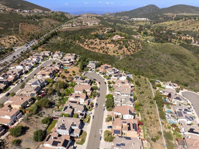 864 Orion Way, San Marcos CA: https://media.crmls.org/mediaz/dcc90a19-fe07-4648-812a-d10b9b65ba13.jpg