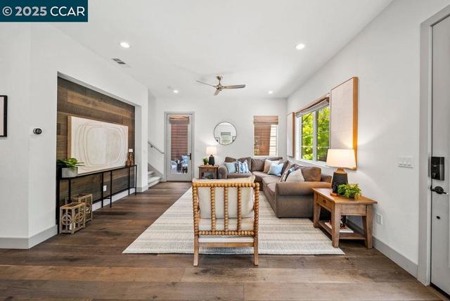 44 Analisa Ln, Walnut Creek CA: https://media.crmls.org/mediaz/dcc94643-6f17-4092-9603-9ecf7b8dd1e7.jpg