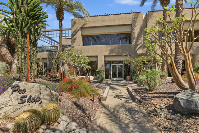 379 Tomahawk Drive, Palm Desert CA: https://media.crmls.org/mediaz/dcca31d7-bba1-43ed-aace-b72baa430d38.jpg