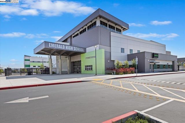 4023 Clare St, Dublin CA: https://media.crmls.org/mediaz/dcca482c-f796-4e88-8af1-6a15faa21887.jpg