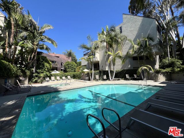 950 N Kings Road, West Hollywood CA: https://media.crmls.org/mediaz/dcca8f72-ed93-41ca-ad07-95c54993be4c.jpg
