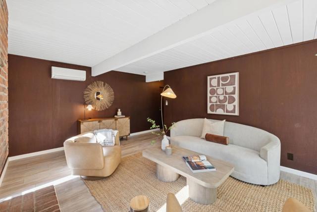 822 Dartshire Way, Sunnyvale CA: https://media.crmls.org/mediaz/dcca9727-24ef-4315-84f9-4a0770790c98.jpg