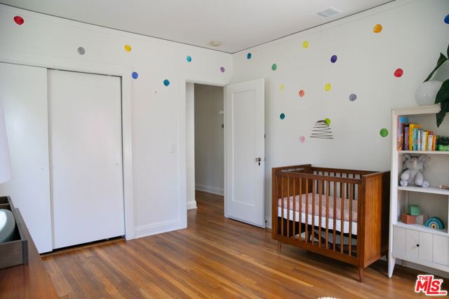 898 N Chester Avenue, Pasadena CA: https://media.crmls.org/mediaz/dccab2e2-02c6-4b8c-a64d-8c1cc53637de.jpg