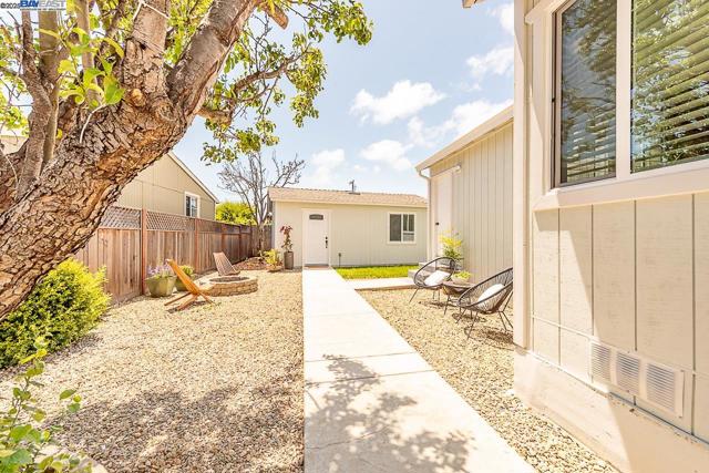 963 Douglas Dr, San Leandro CA: https://media.crmls.org/mediaz/dccad506-571c-45db-8206-1f687c0a28e1.jpg