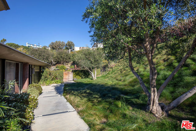 Drew Fenton | 765 N Tigertail Road Los Angeles CA | MLS: 7462713