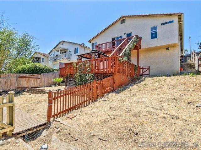 1277 Glencoe Dr, San Diego CA: https://media.crmls.org/mediaz/dccb672b-fddc-4853-8eec-4acf81446523.jpg