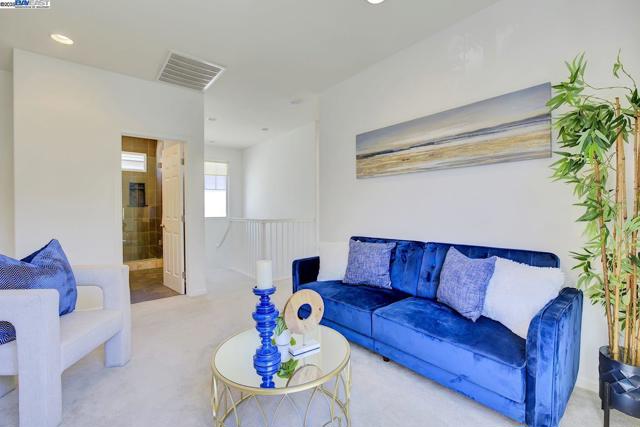 445 S 22Nd St, San Jose CA: https://media.crmls.org/mediaz/dccbbfa6-aa31-4c4f-a96d-e5e43afcac30.jpg