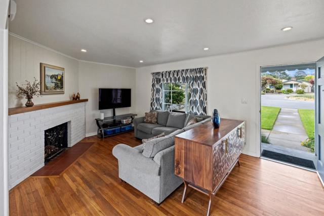 1022 Del Monte Boulevard, Pacific Grove CA: https://media.crmls.org/mediaz/dccbf4a2-5e91-4561-bd77-424f01591241.jpg