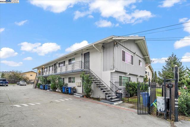 27070 Manon Ave, Hayward CA: https://media.crmls.org/mediaz/dccc16c2-eab6-4fee-ab97-cd322590c276.jpg