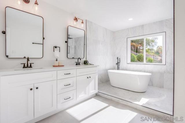 3302 Vista Rocosa, Escondido CA: https://media.crmls.org/mediaz/dccc40d0-22d0-4dc4-894d-4d0f959f4b86.jpg