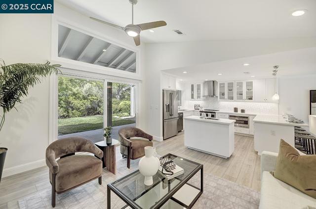 2607 Saklan Indian Dr, Walnut Creek CA: https://media.crmls.org/mediaz/dccc4dce-556f-41c2-8d9d-283bb39d5383.jpg