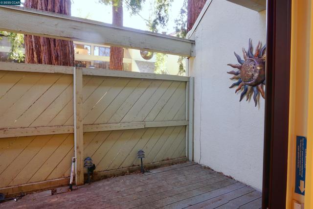 190 Cleaveland Rd, Pleasant Hill CA: https://media.crmls.org/mediaz/dccd8fb1-13bc-4ce2-916e-41f8f877e8f3.jpg