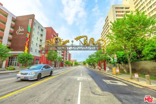 630 N Grand Avenue, Los Angeles CA: https://media.crmls.org/mediaz/dccda4a3-dc2f-4665-8585-49daa83d52d2.jpg
