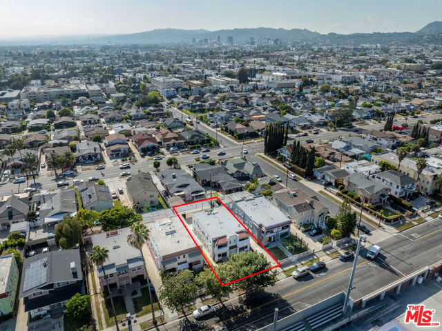 763 N Heliotrope Drive, Los Angeles CA: https://media.crmls.org/mediaz/dccde071-ab76-4202-8c7a-e5641bb96ef9.jpg