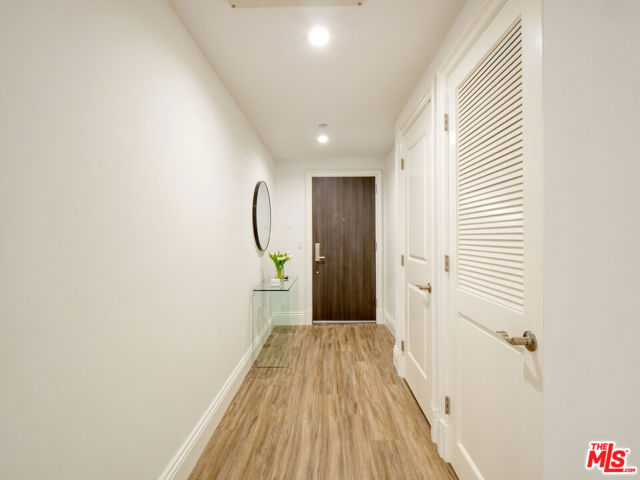 8700 Chalmers Drive, Los Angeles CA: https://media.crmls.org/mediaz/dccdefc7-3673-46be-a167-c375405a8fd3.jpg
