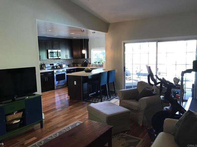 Detail Gallery Image 11 of 56 For 6860 Whitaker Ave, Lake Balboa,  CA 91406 - 3 Beds | 2 Baths