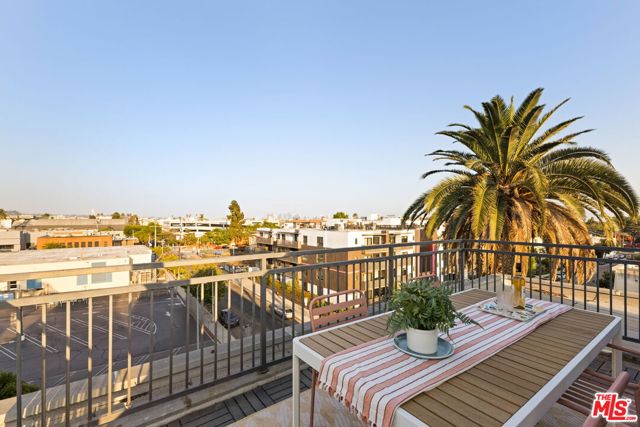 803 Wilcox Avenue, Los Angeles CA: https://media.crmls.org/mediaz/dcce8a72-bd24-43f4-9d56-d41be84b5537.jpg