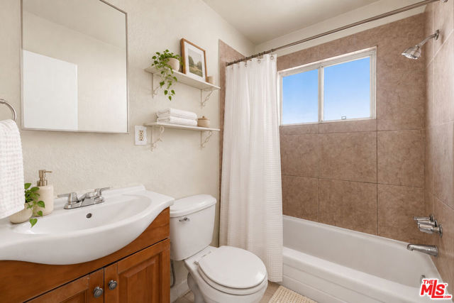 819 West Imperial Highway photo 14