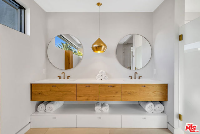 108 N Edinburgh Avenue, Los Angeles CA: https://media.crmls.org/mediaz/dccf0abc-ae99-40bc-9b4a-a4f9d1a8cff8.jpg