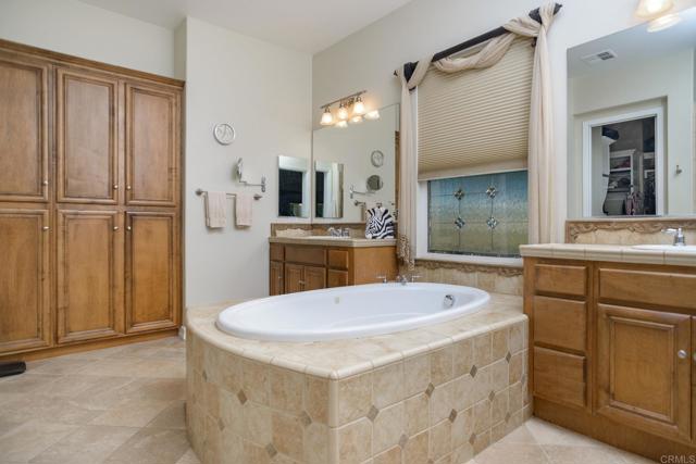Detail Gallery Image 14 of 41 For 13153 Wildflower Way, Valley Center,  CA 92082 - 4 Beds | 3/1 Baths