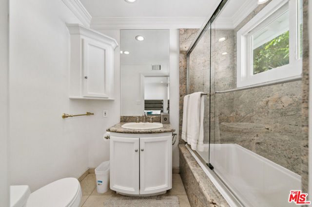 16221 Elisa Place, Encino CA: https://media.crmls.org/mediaz/dccf8132-a86a-4d99-a1a9-f466cb2fdf23.jpg