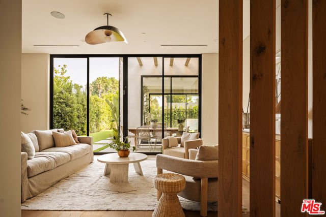 11556 Blix Street, Valley Village CA: https://media.crmls.org/mediaz/dccfb548-62b8-455e-a68d-ebaa2a5017d4.jpg