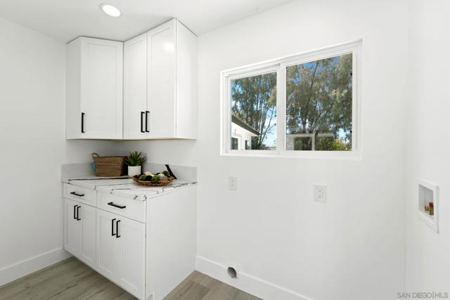 Image 18 of 75 For 9130 Edgewood Dr