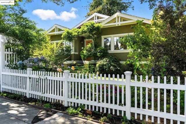 1020 Channing Ave, Palo Alto CA: https://media.crmls.org/mediaz/dcd03019-f7c7-4272-838a-6dce937d51a7.jpg