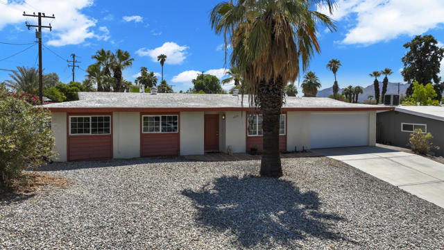 42570 Stephani Circle, Palm Desert CA: https://media.crmls.org/mediaz/dcd061be-cac2-49c4-ac23-cad048e05c00.jpg