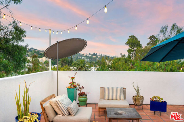 6216 Primrose Avenue, Los Angeles CA: https://media.crmls.org/mediaz/dcd08a35-0efa-4518-882c-0f7b753bfc61.jpg