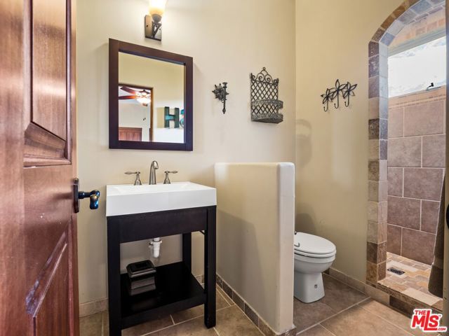 27023 Rolling Hills Avenue, Canyon Country CA: https://media.crmls.org/mediaz/dcd0900e-463c-49ba-a5fc-b528e058c168.jpg