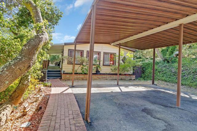 17617 Pond Derosa, Salinas CA: https://media.crmls.org/mediaz/dcd097e1-202e-4028-889c-8dd5f27501f2.jpg