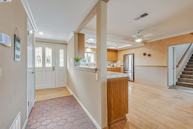 591 Vili Way, Pleasant Hill CA: https://media.crmls.org/mediaz/dcd113dd-c9bb-4214-970b-39ceb92fe84a.jpg