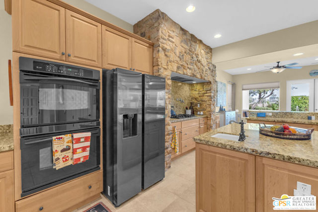 41728 Via Treviso, Palm Desert CA: https://media.crmls.org/mediaz/dcd17f07-3b48-47b8-9b8d-78aa25ffcdf2.jpg