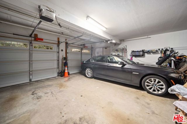 5840 Etiwanda Avenue, Tarzana CA: https://media.crmls.org/mediaz/dcd1a94e-7fa2-4f97-98a8-b8d6837a978f.jpg