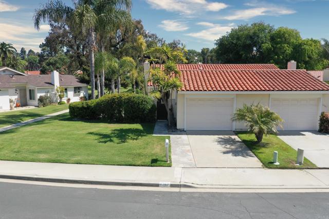 6462 Camino Del Parque, Carlsbad CA: https://media.crmls.org/mediaz/dcd21dc5-8db2-4f3d-86b5-91a67392813c.jpg