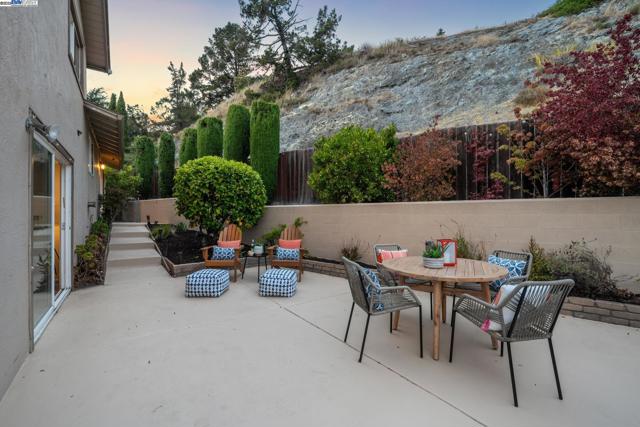 598 CRESTMONT DRIVE, Oakland CA: https://media.crmls.org/mediaz/dcd2211f-0a6b-4130-955a-d598b92008ae.jpg