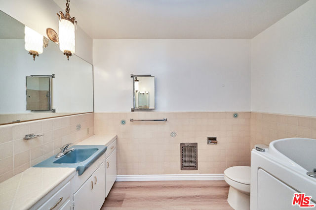 12129 Beverly Boulevard, Whittier CA: https://media.crmls.org/mediaz/dcd247f9-4b27-410d-82f5-6280510b9d5c.jpg