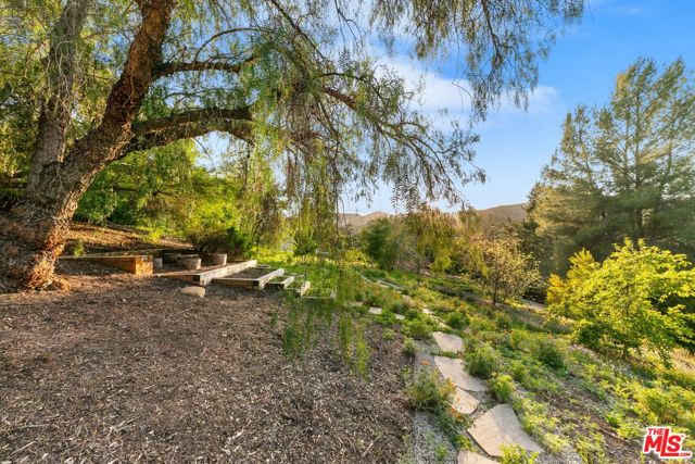 20605 Cheney Drive, Topanga CA: https://media.crmls.org/mediaz/dcd26227-c3b7-47fc-a857-202368489991.jpg