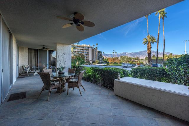 900 Island Drive, Rancho Mirage CA: https://media.crmls.org/mediaz/dcd2dd0d-aa8f-4bb2-8591-1bdf6986a6c3.jpg