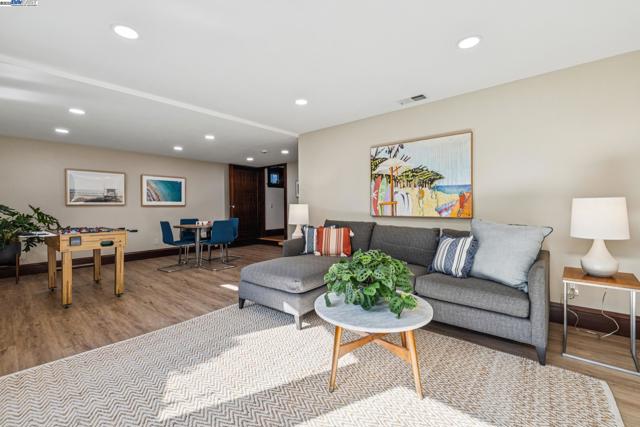 1335 Grove St, Alameda CA: https://media.crmls.org/mediaz/dcd2fca4-abb1-4ef0-921b-ab805a7a1043.jpg