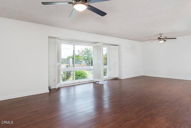 Detail Gallery Image 7 of 27 For 9645 Woodley Ave, North Hills,  CA 91343 - 3 Beds | 2 Baths